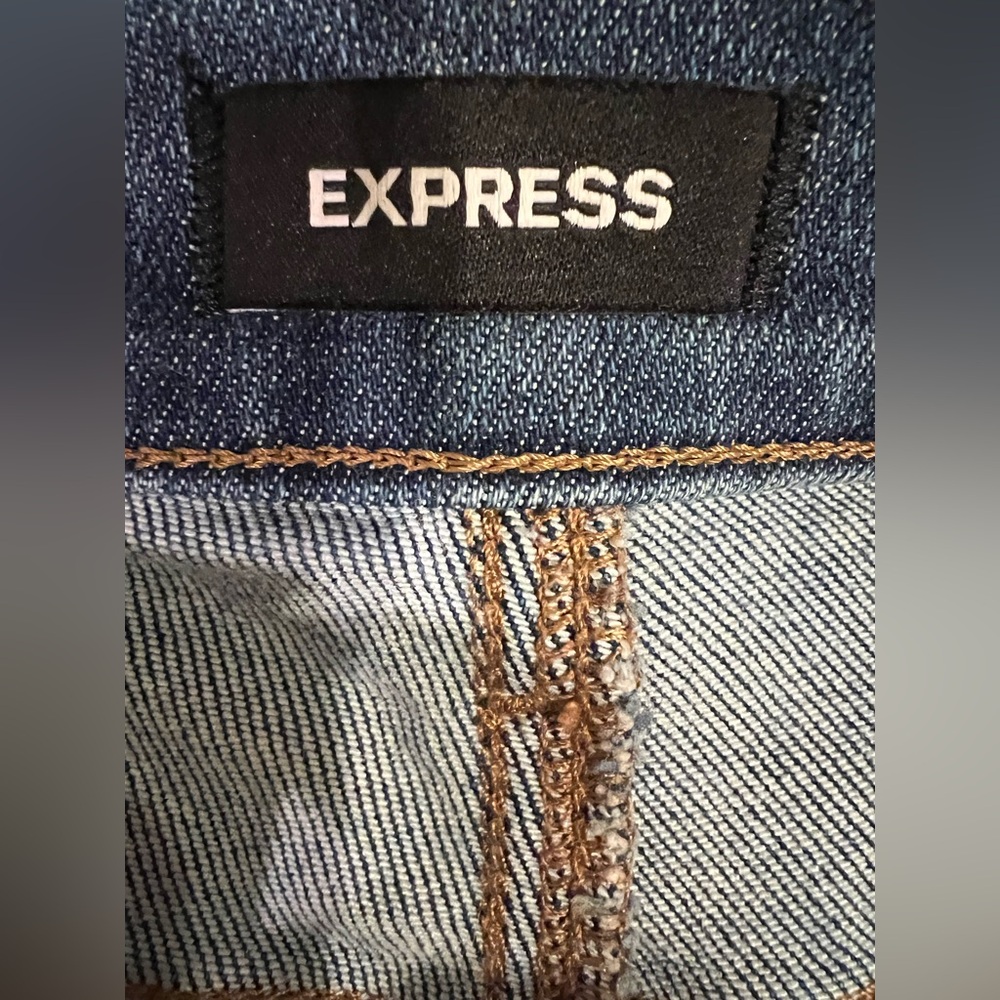 Express Mid Rise Medium Wash Ripped Skyscraper Jeans - Picture 6 of 8
